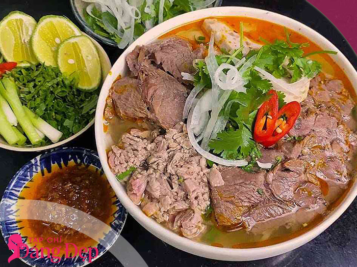 Bún bò Huế bao nhiêu calo? Cách ăn hợp lý không lo tăng cân