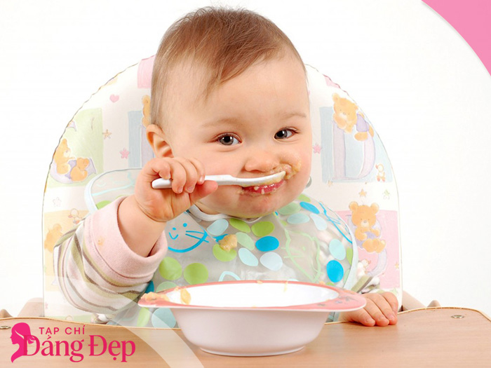 Cách cho bé ăn dặm đúng thời điểm giúp phát triển khỏe mạnh