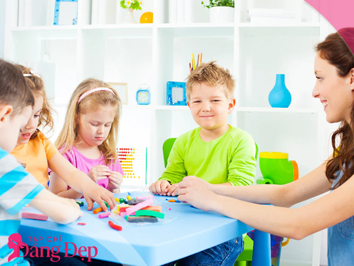 Cách dạy trẻ nhận biết màu sắc dễ nhớ bằng trò chơi hàng ngày