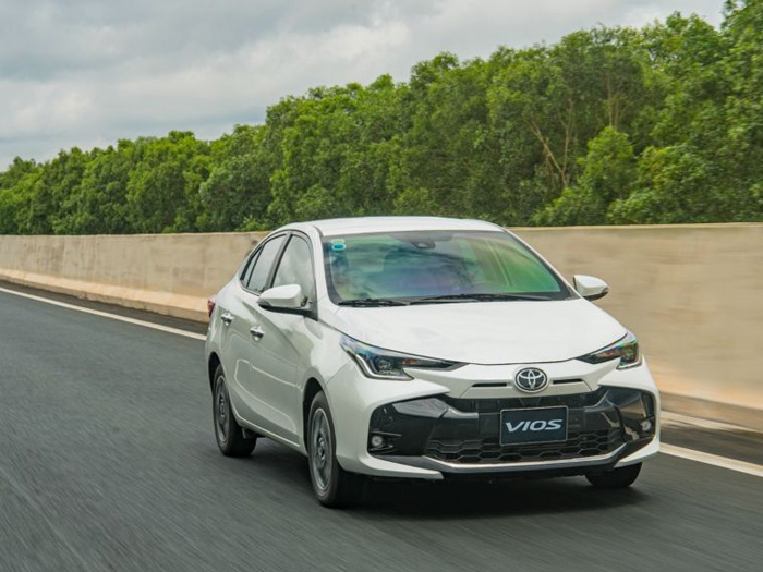 So sánh Vios bản E và G khác nhau gì? Nên mua Vios E hay G