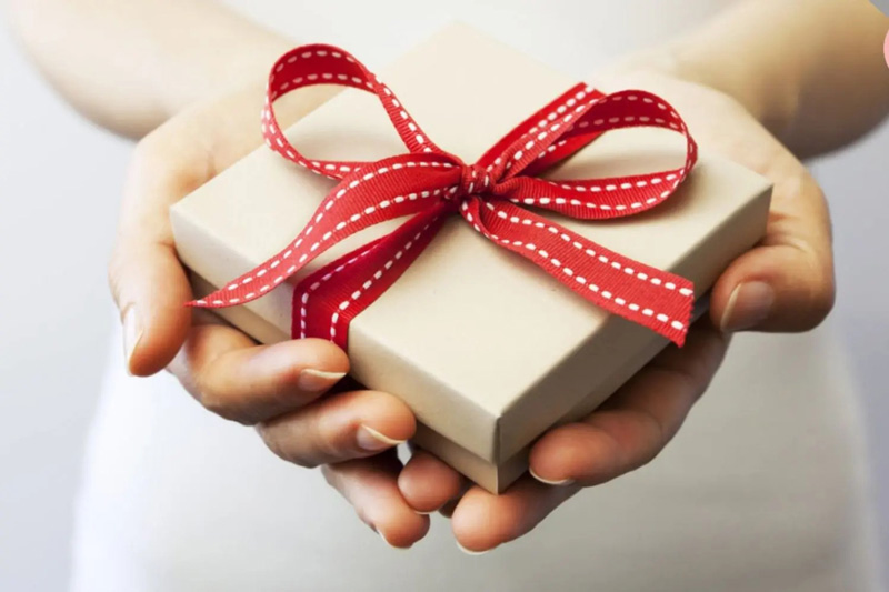 Tặng quà sao cho phù hợp với người nhận?