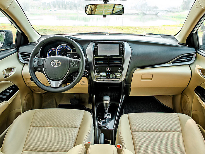 Xe Toyota Vios có mấy phiên bản? So sánh Vios số sàn và số tự động