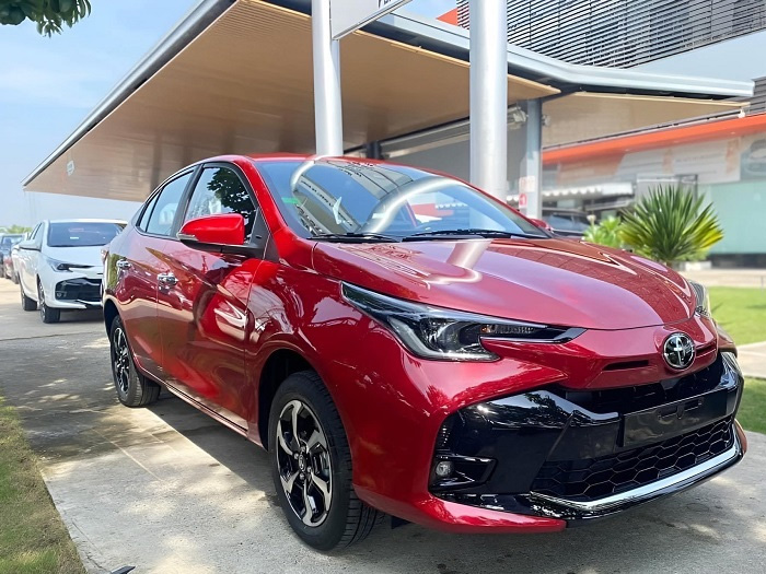 Xe Toyota Vios có mấy phiên bản? So sánh Vios số sàn và số tự động