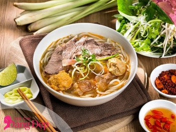 Bún bò Huế bao nhiêu calo? Cách ăn hợp lý không lo tăng cân - Tạp chí Dáng Đẹp