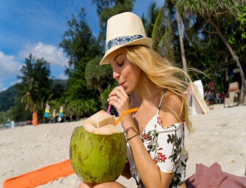 Uống nước dừa có tác dụng gì cho sức khỏe và lan da phụ nữ - Tạp chí Dáng Đẹp