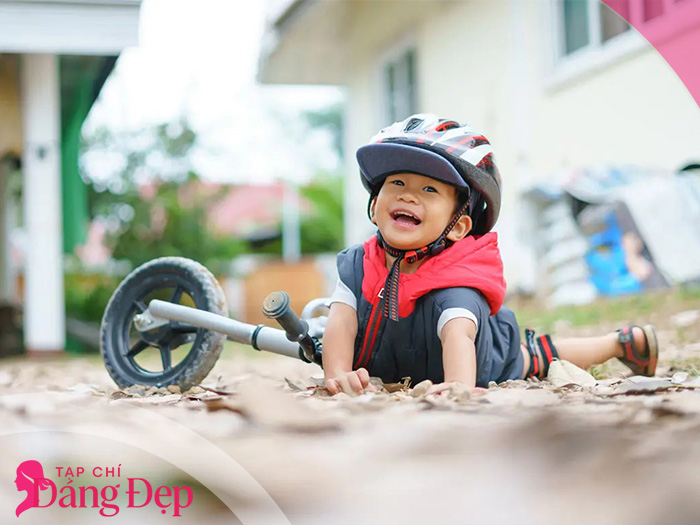 Cách xử lý khi trẻ bị ngã