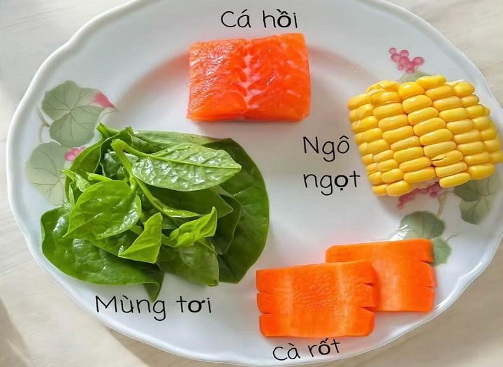 kết hợp cháo ngô ngọt với rau