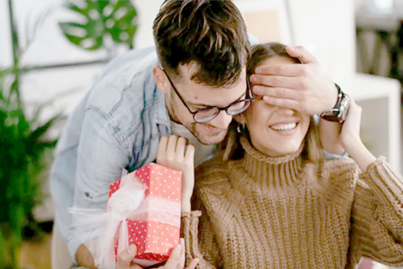 tặng quà gì cho bạn gái